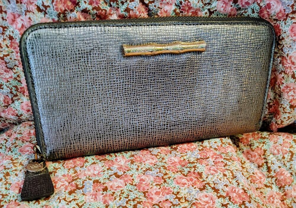 Elaine Turner wallet